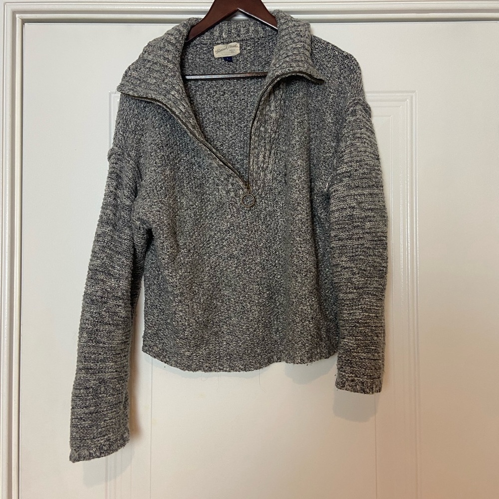 Quarter zip pull over